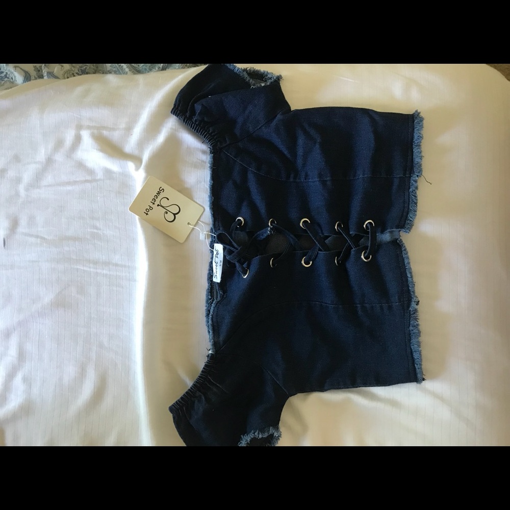 Cute Crop off shoulder top!